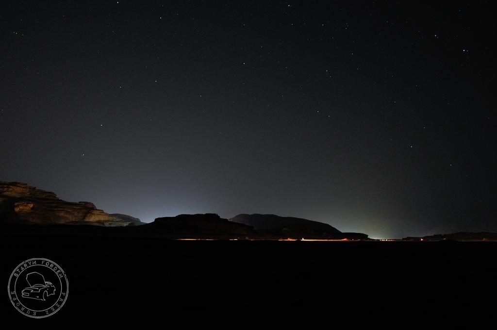 Noc na Wadi Rum